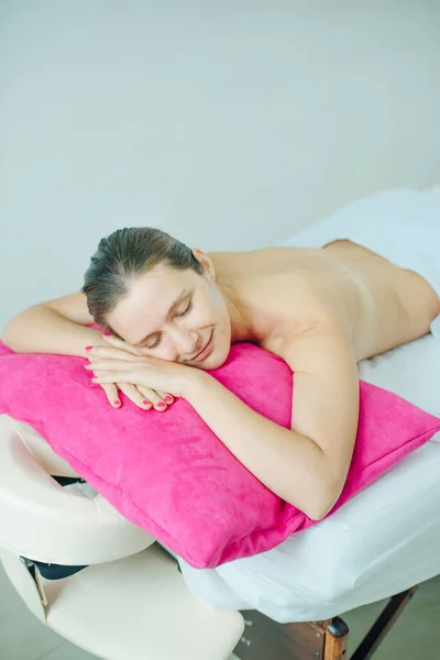 Kobieta Spa Piękna Młoda Kobieta Relaksująca Się Masażu Salon Spa — Zdjęcie stockowe