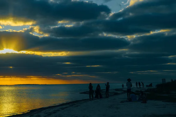 Wyspa Holbox Zachód Słońca Plaża Palma Drzewo Tropikalne Meksyku — Zdjęcie stockowe