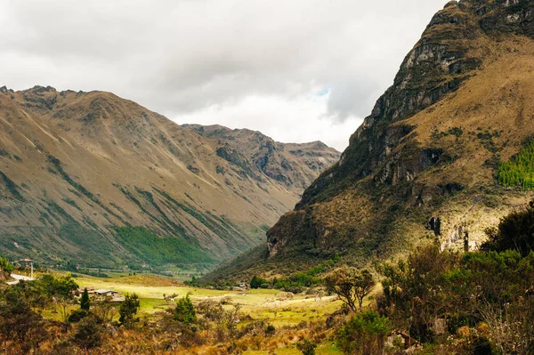 Cajamarca PERU 'da Cumbemayo' nun mistik kaya oluşumları.