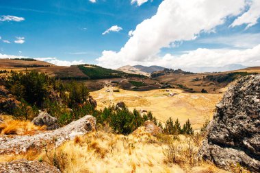 Cajamarca PERU 'da Cumbemayo' nun mistik kaya oluşumları.