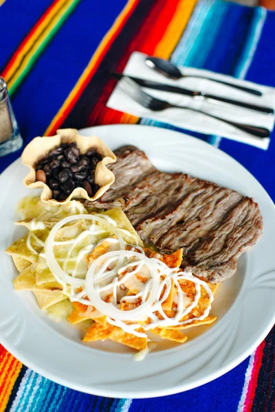 Prato Nachos Chips Milho Com Carne Frita Restaurante Mexicano — Fotografia de Stock