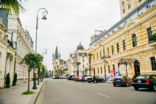 Batumi, Georgia - Ekim, 2019 Batumi Caddesi. eski binalar.