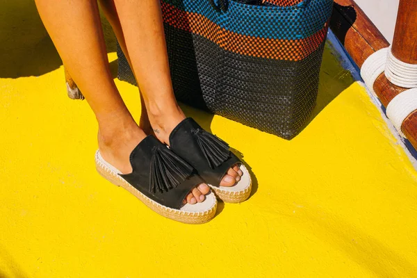 Black Shoes Yellow Floor — Stock Photo, Image