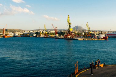 Girit Heraklion Yunanistan liman botları panoramik manzara alacakaranlık mavi saati.