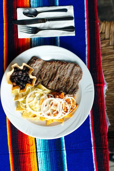 Bord Maïs Chips Nacho Met Gebakken Vlees Mexicaans Restaurant — Stockfoto