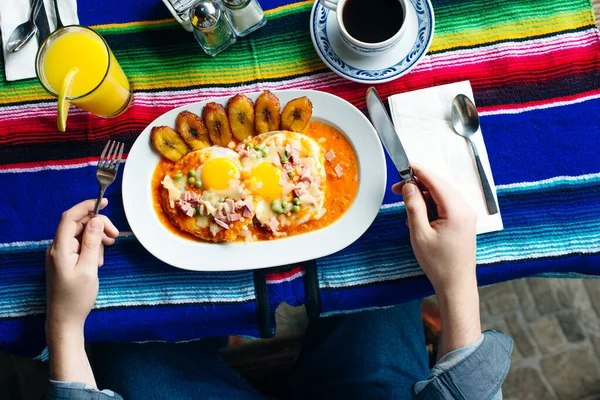 Huevos Revueltos Mexicanos Con Dos Huevos Salsa Tomates Con Platanos —  Fotos de Stock