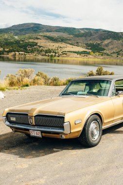 Nevada, ABD - Eylül 2019 Cougar Mercury eski retro araba.