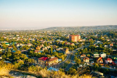 Mashuk Dağı 'nın tepesinden Pyatigorsk şehri manzarası