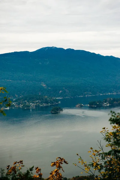 Hermoso Parque Cima Burnaby Mountain Con Vancouver City Fondo —  Fotos de Stock