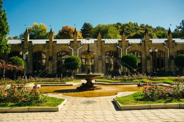 KISLOVODSK, RUSSIA - Eylül 2019 Kislovodsk 'taki Narzan Galerisinde Çeşme.