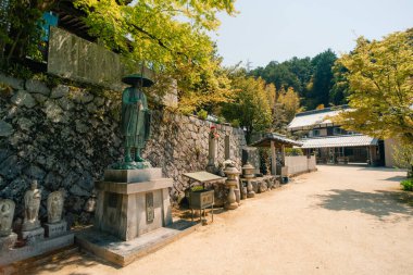 Shikoku, JAPAN - 2 Mayıs 2025 No. 57 Eifuku Tapınağı, Shikoku haccında. Yüksek kaliteli illüstrasyon