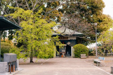 Shikoku, Japonya - 2 Mayıs 2025 Ko-onji Tapınağı, No. 61, Shikoku haccında. Yüksek kalite fotoğraf