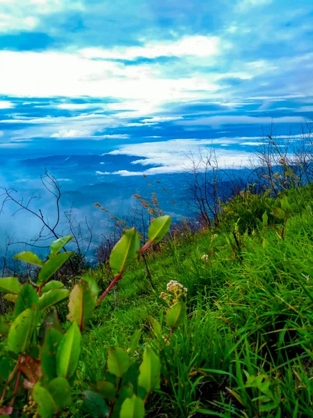 Magelang Indonesia Aprile 2020 Foto Erba Nuvole Montagna — Foto Stock