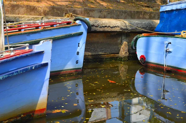 Bågar Båtar Synliga Vattnet Med Siffror Markering Djup Båten Dem — Stockfoto