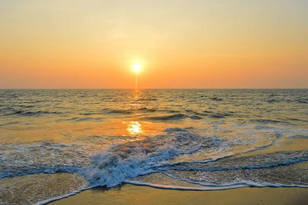 Das Bild Zeigt Die Untergehende Sonne Strand Ein Sonnenuntergang Steht — Stockfoto