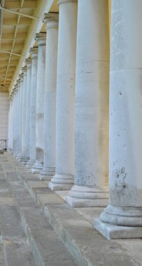 Bazıları odaklı sütunlar dizisi