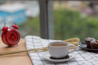 Sabah Vakti. Masada kahve var..