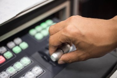 LED Ekran Değiştirme, Ekrandaki Kontrolleri Kapat. Kontrolü eline al. Sahnedeki ekranı yönetmek için kontrol paneli. 