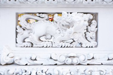 Thai stili şehrin tapınağı.