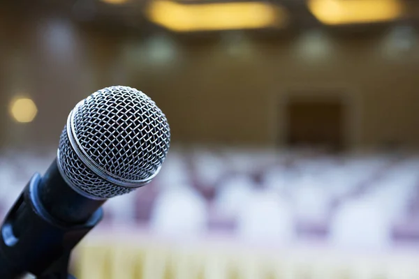 Cerca Micrófono Sala Conferencias — Foto de Stock