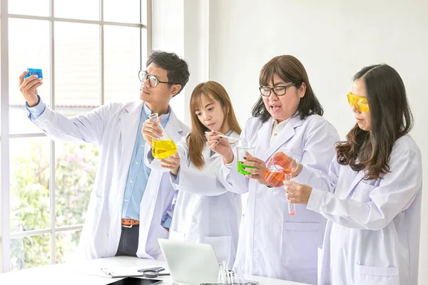 Наукова Концепція Хімічна Якість Наукових Випробувань Team Scientist Працює Лабораторії — стокове фото
