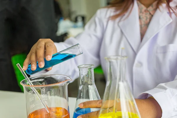 Examen Científico Cuarentena Pruebas Científicas Químicos Científico Trabajando Laboratorio Mujer —  Fotos de Stock