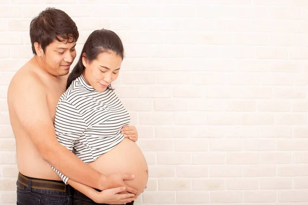 Make Och Maka Graviditeten Porträtt Lycklig Gravid Kvinna Och Make — Stockfoto