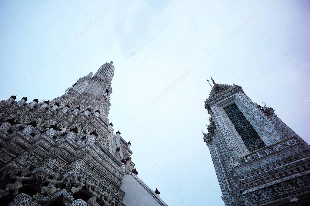 Wat Arun Ratchawararam Ratchawaramahawihan is a Buddhist temple Thonburi west bank of the Chao Phraya River.