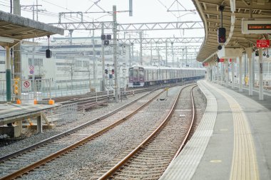Arashiyama 'daki tren istasyonu, Japonya' da küçük, sessiz, güzel bir şehir, 30 Ocak 2019