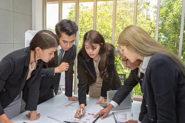 Geschäftsleute Planen Die Veranstaltung Nächsten Jahr Besprechungsraum Für Arbeitsgruppen Büro — Stockfoto