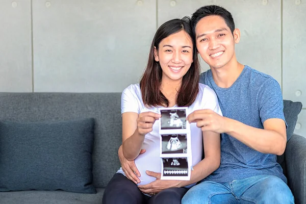 Ultraljud Gravid Mamma Och Pappa Lycklig Gravid Kvinna Med Make — Stockfoto