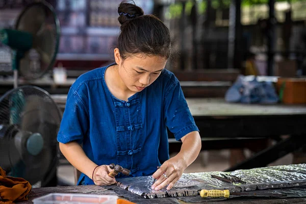 Gümüş Çatal Bıçak Taylandlı Kadınlar Çatal Bıçak Yapıyorlar Wua Lai — Stok fotoğraf