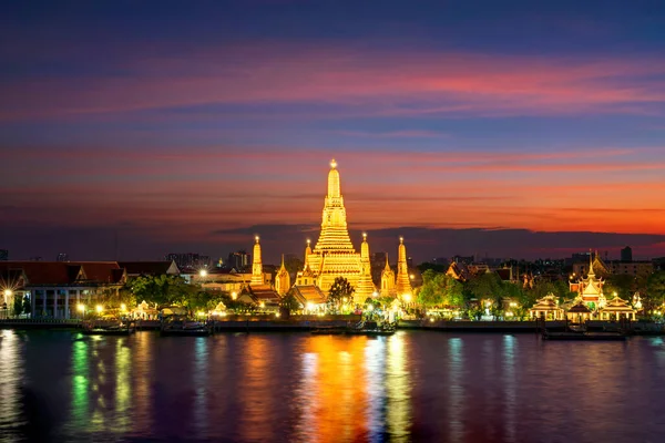 ワット アルン ラチャワラム ラチャワマワハンまたはワット アルン Wat Arun Ratchawaram Ratchawamahwihan バンコクの仏教寺院 — ストック写真