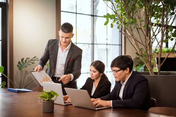 Working Space Konzept Geschäftsmann Und Geschäftsfrau Sind Brainstroming Einem Working — Stockfoto