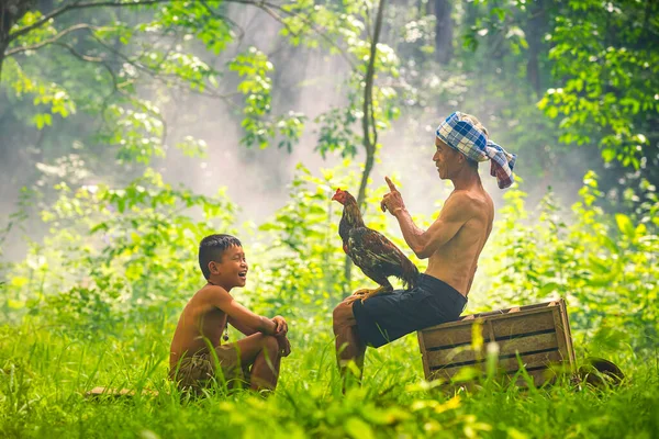 Lifestyle Asian Concept Grandfather Teaching Grandchildren Raise Fighting Cock Thailand — Stock Photo, Image