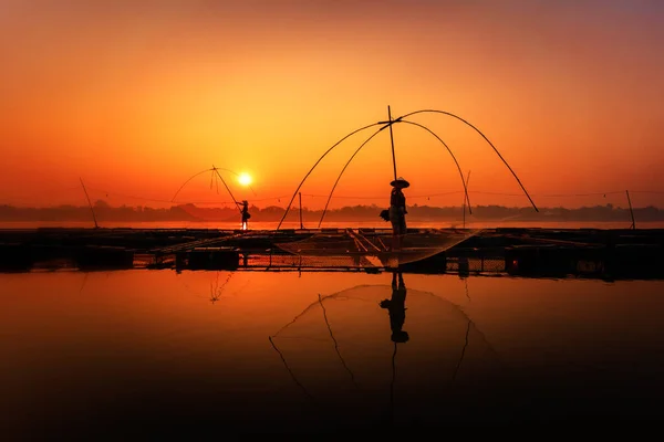 Asian Men Using Nets Fish Mekong River Fishermen Raising Nile — Stock Photo, Image