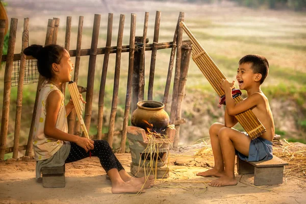 Vidéki Gyerekek Zenével Nevetéssel Játszanak Thaiföldön — Stock Fotó