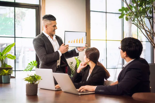 Working Space Concept Manager Presenting Sales Sales Team Young Manager — Stock Photo, Image