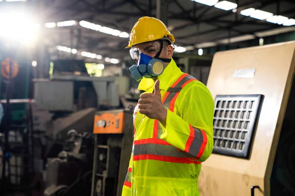 Ingénieur Travaillant Dans Industrie Portrait Asiatique Jeune Ingénieur Portant Casque — Photo