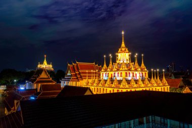 Wat Ratchanadda veya Loha Prasat ve Golden Mount Tayland 'ın simgelerinden biridir..