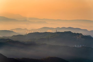 Jiufen Şehri Şablonu. Tayvan 'da sisli akşam ışığında Jiufen gün batımı. Jiufen, Tayvan