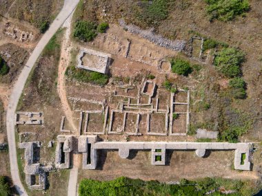 Geniş Açı Üst Havadan eski arkeolojik kazı binalarının görüntüsü