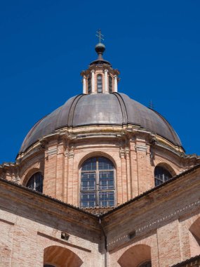 Ayrıntı Rönesans tuğla kubbe katedralin Urbino, İtalya.