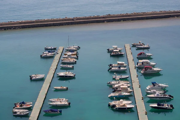 Numana Italia Abril 2018 Barcos Turísticos Alineados Largo Los Muelles — Foto de Stock