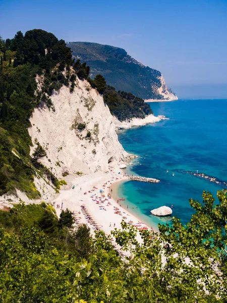 意大利科内罗山诺曼纳美丽而未受破坏的海滩 — 图库照片