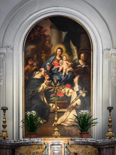 우르비 이탈리아 2018 천사와 들으로 둘러싸인 성모를 묘사한 그림으로 마리아에 — 스톡 사진