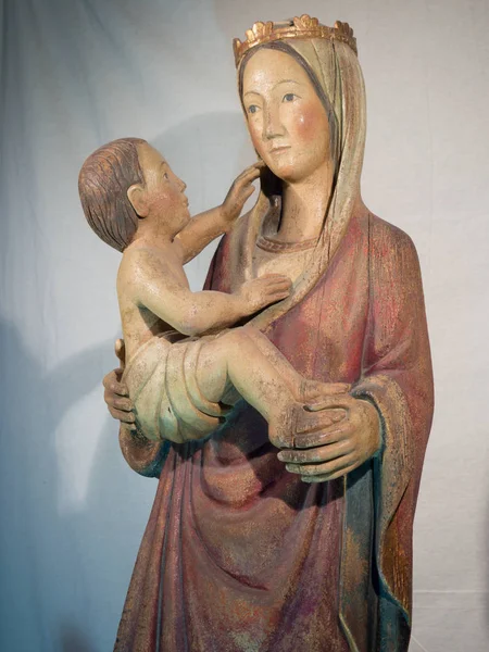 Urbino Italië April 2018 Houten Beeld Van Maagd Maria Met — Stockfoto