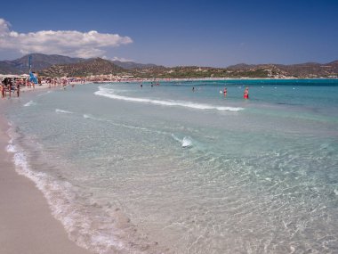 Villasimius, İtalya - 23 Ağustos 2017: Sardinya, İtalya'nın adanın muhteşem ve kirlenmemiş plajlar biri.