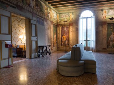 Torreglia, İtalya - 26 Mayıs 2018: Harika Rönesans fresk Villa dei Vescovi, Rönesans tarzı bir Venedik villada odalar. Şu anda bir müze halka açık olduğunu.