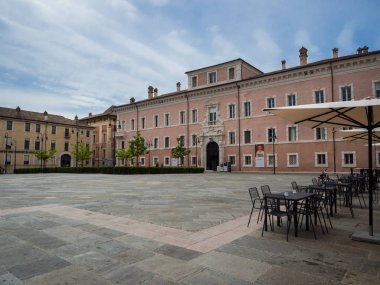 Ravenna, İtalya - 1 Mayıs 2018: 1600'ler sonunda inşa Teste vardır muhteşem bir portal için Barok tarzında Palazzo Rasponi dalle Rokoko.